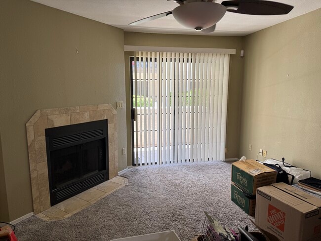 famiy room with patio - 11011 N 92nd St