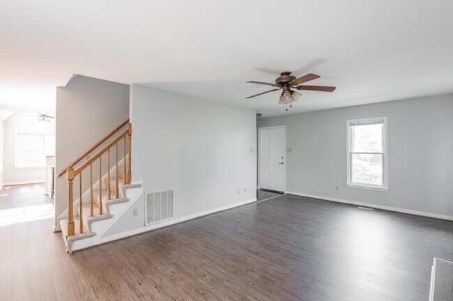 Building Photo - 8915 Castle Point Dr