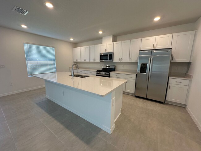 Building Photo - BRAND NEW 5 Bed, 3 Bath home in Liberty Pr...