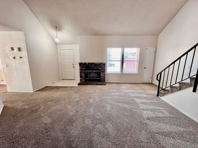 Building Photo - $1,950 Princeton & Brawley, 3 Bed - N Dewe...