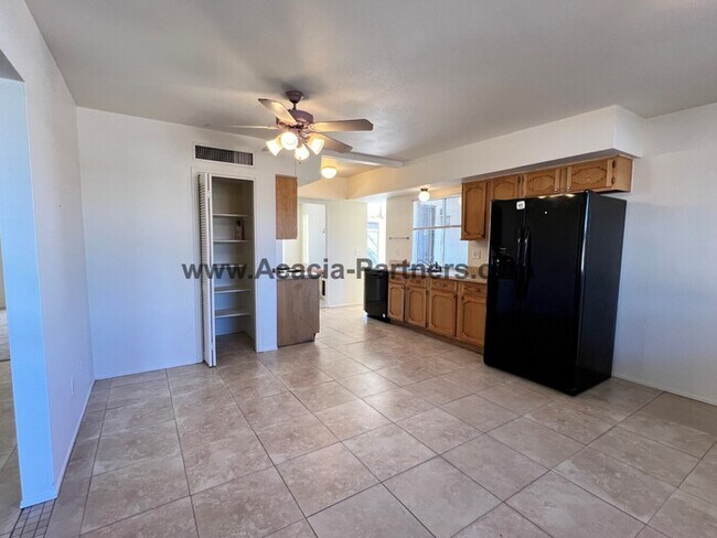 Building Photo - Four Bedroom Home