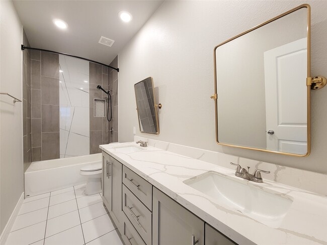 Building Photo - 216 W Live Oak St