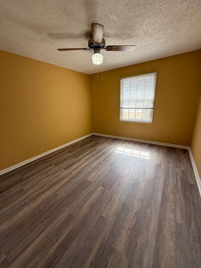 Building Photo - 706 Tibet Ave