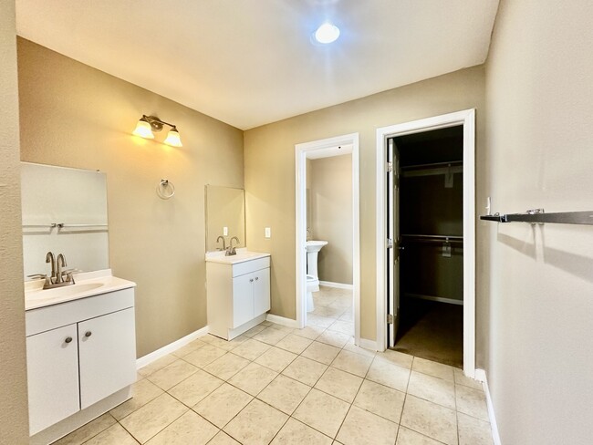 Building Photo - 7410 Frostview Ln