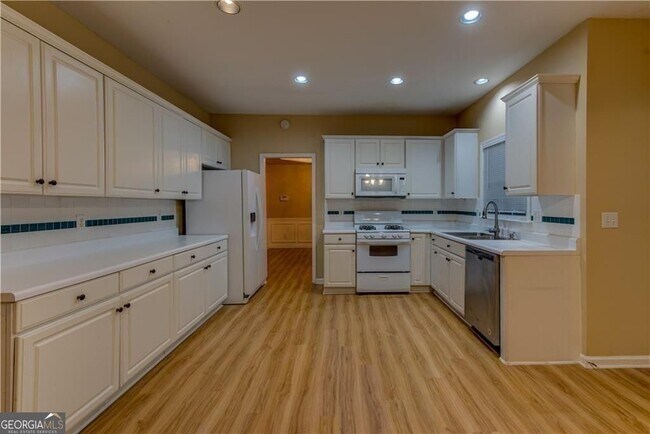 Building Photo - 1429 Oglethorpe Dr