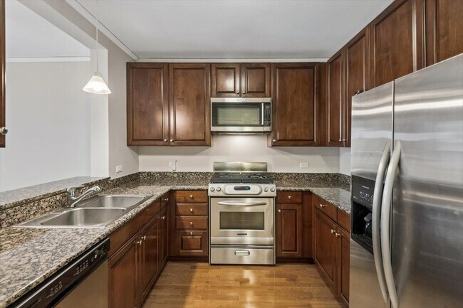 Building Photo - 420 E Waterside Dr