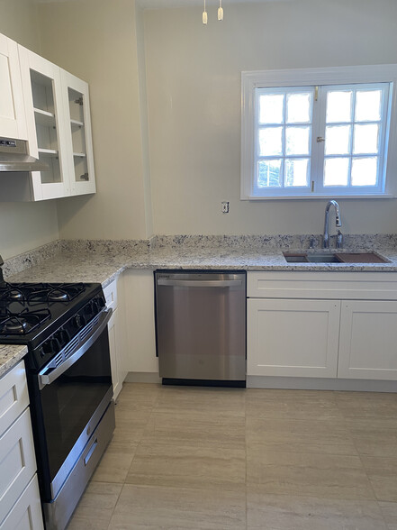 Primary Photo - 1070 Delta Ave