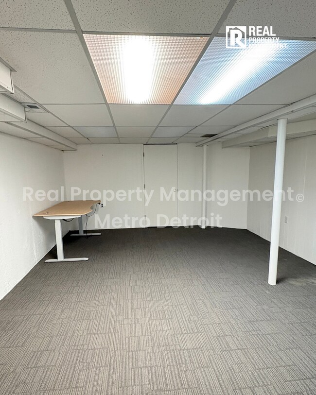 Building Photo - 4-Bedroom Single-Family Home in Troy, Michigan