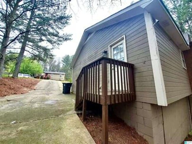 Building Photo - Cozy 3BR/2BA Home with Open Living Space