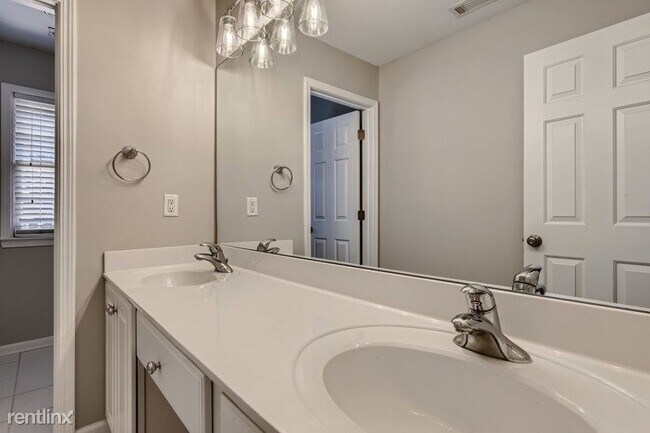 Building Photo - 5 br, 2.5 bath House - 206 Brightwater Dri...