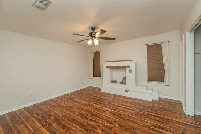 Building Photo - Fully Updated 3BR/2BA in Martinez – Vaulted Ceilings, Stone Fireplace & Fenced Yard!