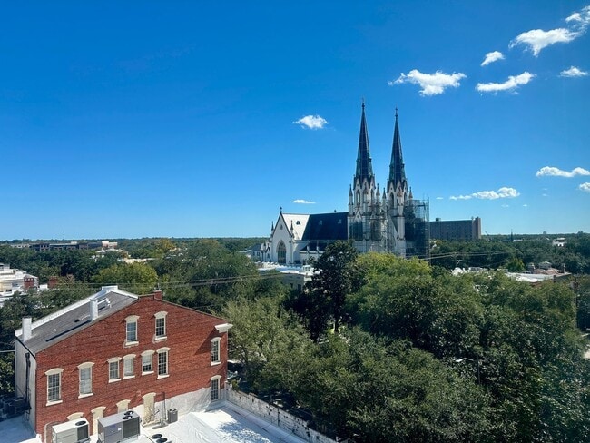 Building Photo - 1 BED | 1 BATH | ALL UTILITIES INCLUDED