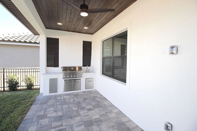 Building Photo - Coastal Living in Marina del Palma?!