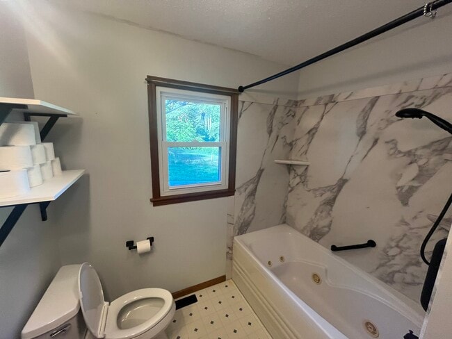 Building Photo - 5009 US-59