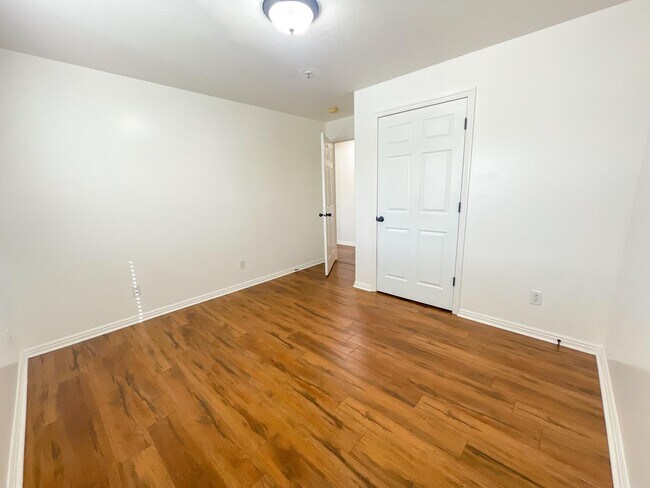 Building Photo - 8212 N Cedar Springs Rd