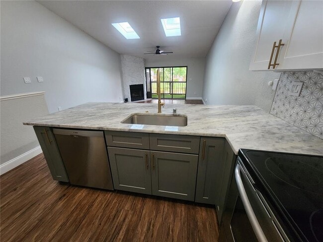 Building Photo - 6236 93rd Terrace N