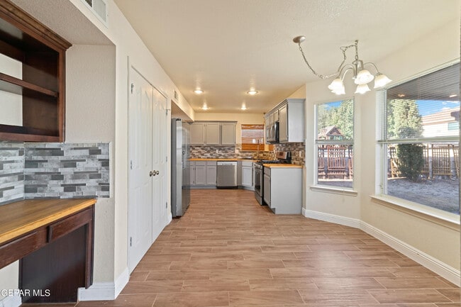 Building Photo - 11236 Northview Dr