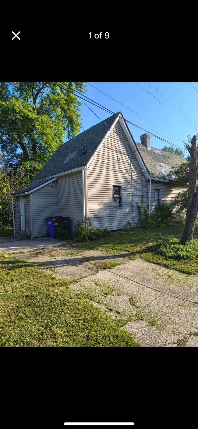 Primary Photo - 215 St Jude Ave