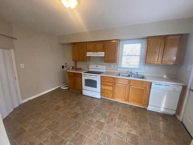 Building Photo - 2 Bedroom Home on South Union!