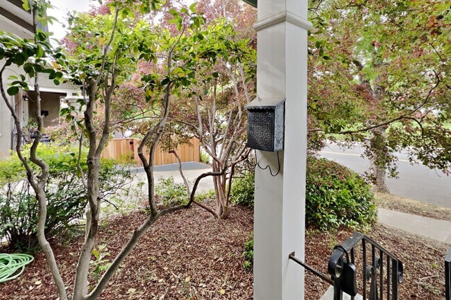 Building Photo - Charming Lank Park Bungalow
