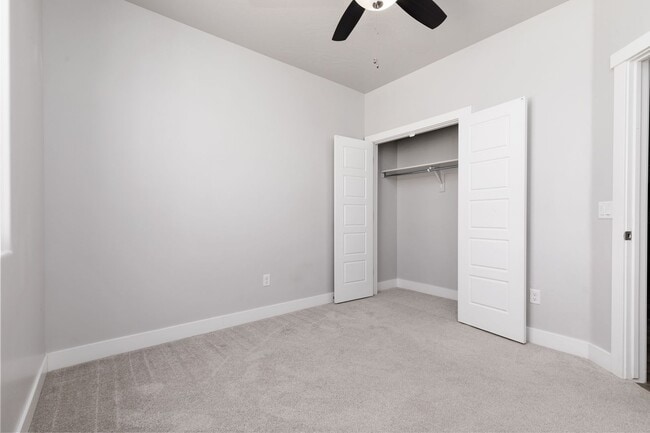 Building Photo - 6118 S Salix Wy