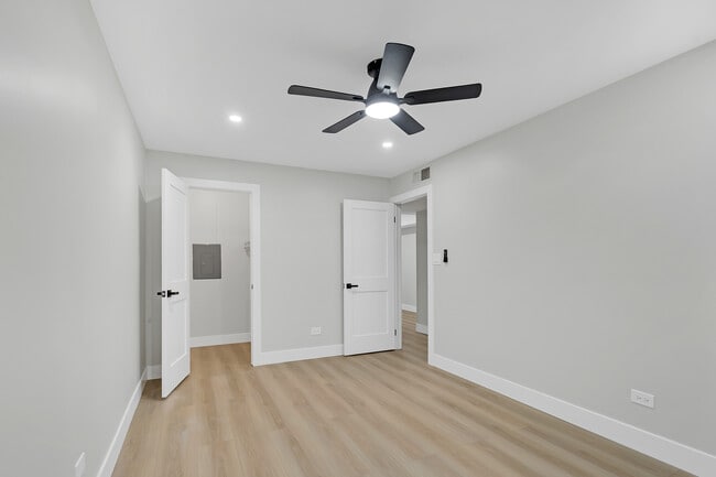 Building Photo - 10347 Dearlove Rd