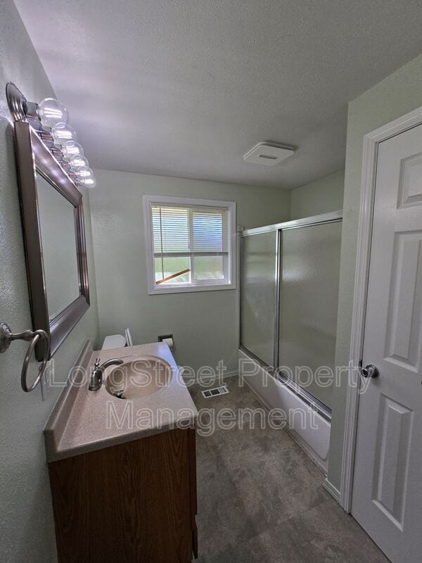 Building Photo - 3230 NE Canterbury Cir