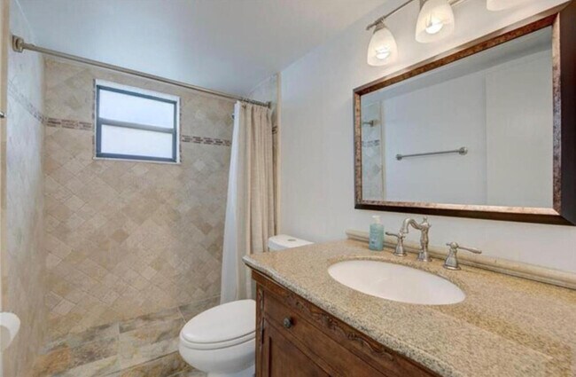 Building Photo - 1975 SE 3rd St