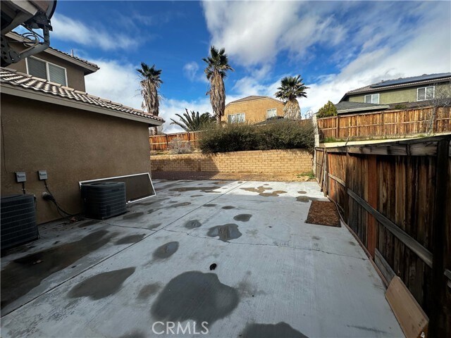 Building Photo - 15574 Bow String St