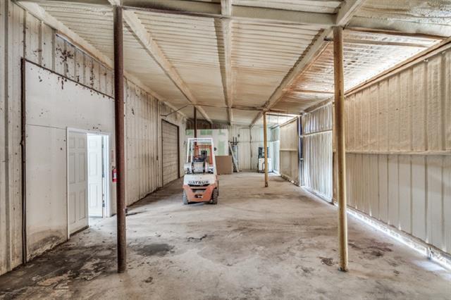 Building Photo - 3550 Whiteley Rd