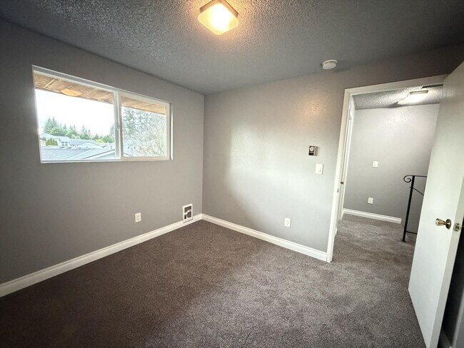 Building Photo - 1615 63rd St SE