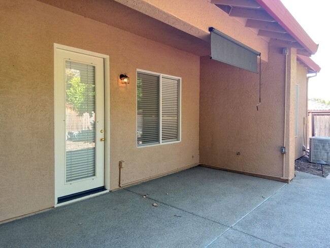 Building Photo - Gated: Single Story Heritage Oaks 3 Bedroom Plus Office/Den 3 Car Garage with lots of built in fo...