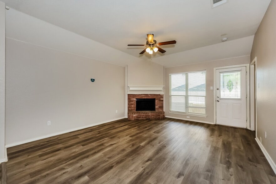 Building Photo - 3037 San Martin Dr