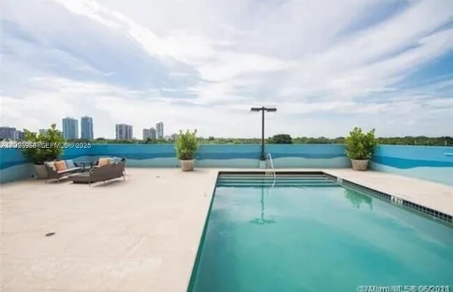 Building Photo - 2701 SW 3rd Ave