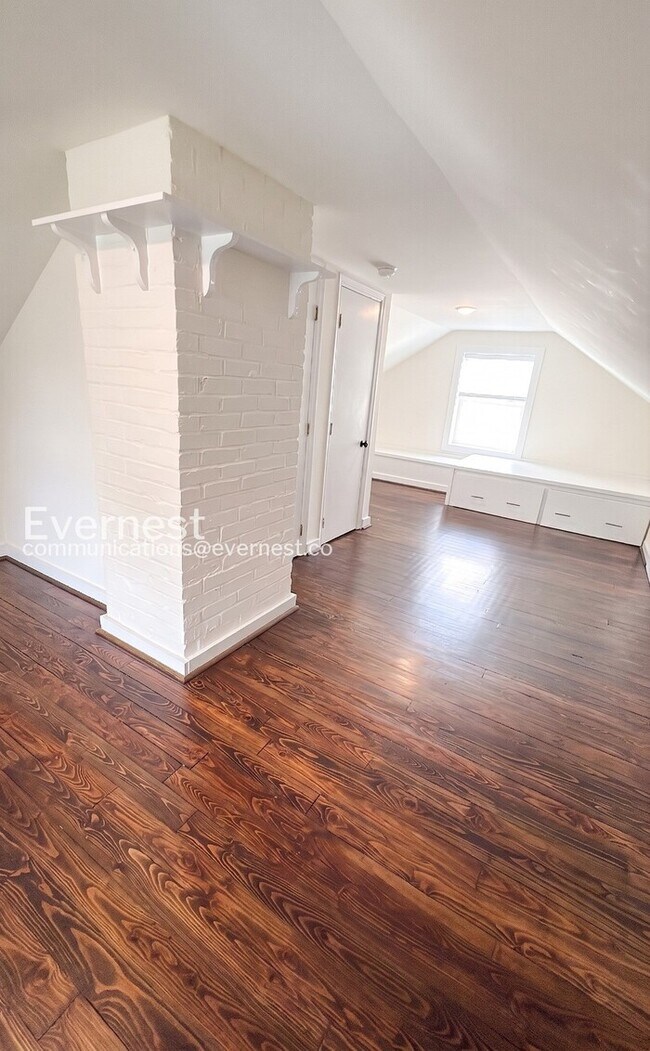 Building Photo - 4 Bed, 3 Bath Home with Fenced Yard / Pet-Friendly / Available Now!