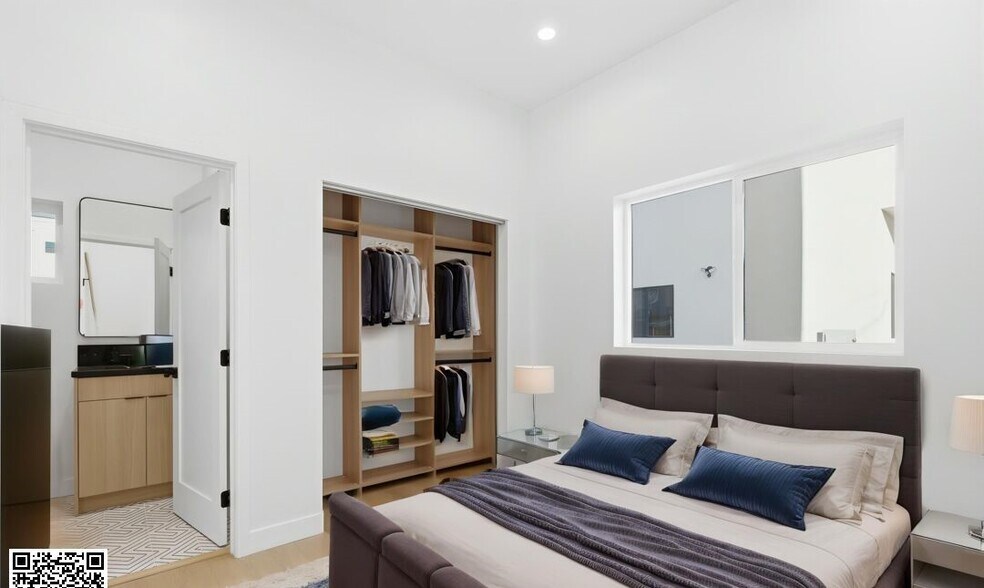 Building Photo - 2835 S Redondo Blvd