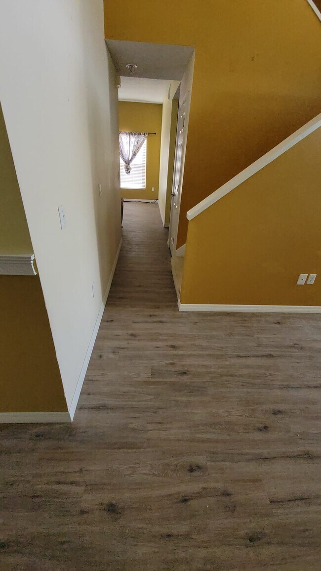 Building Photo - 1324 Franford Dr