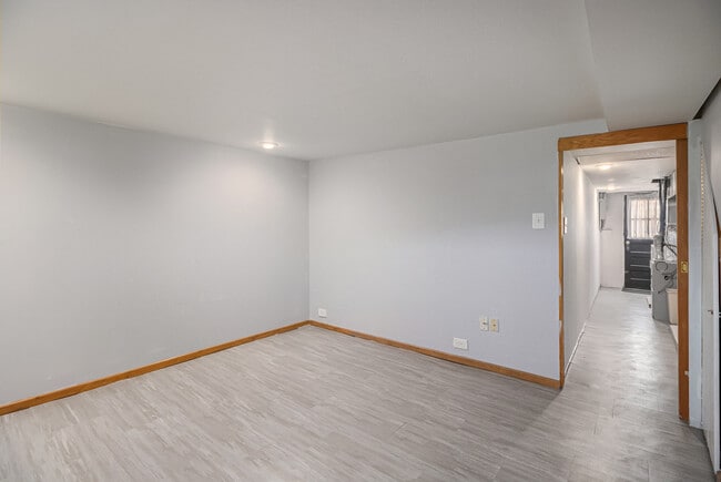 Building Photo - 1075 Stratford Rd