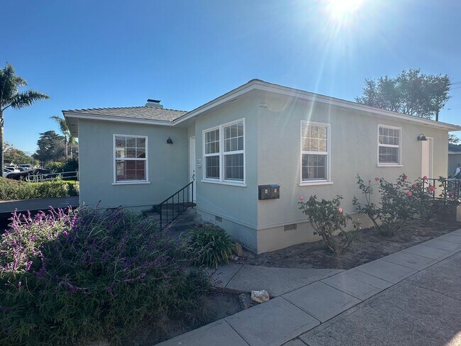 Building Photo - Cute NE 2 Bedroom, 1 Bath Home close to Hancock College