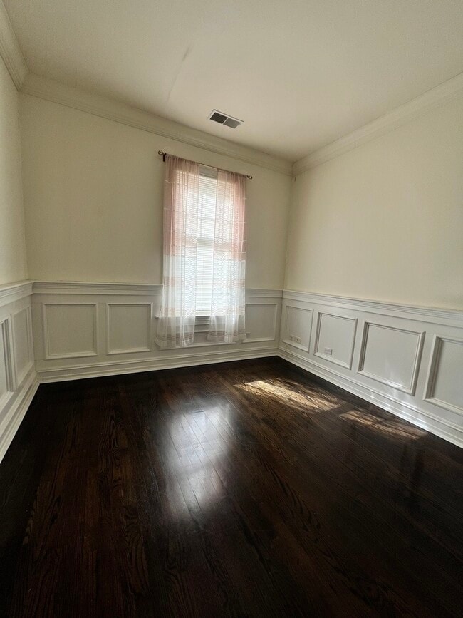 Building Photo - 2008 S Calumet Ave