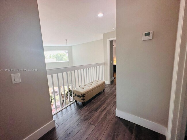 Building Photo - 1533 Garden Rd