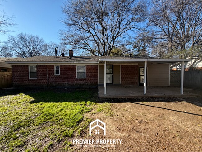 Building Photo - Charming 3BR Memphis Home with Tile Floors, Dining Area & Fenced Backyard