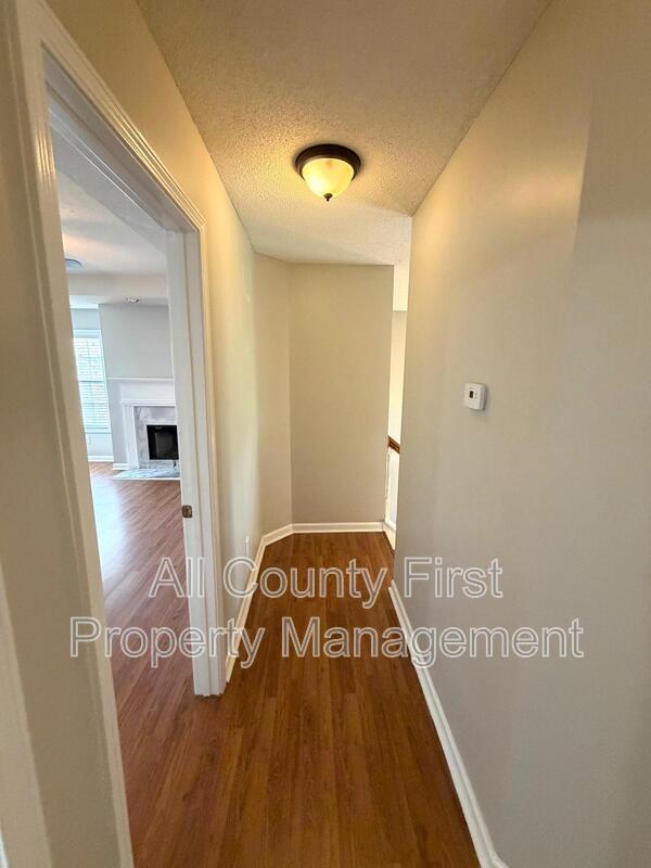 Building Photo - 2215 Lake Royale Dr