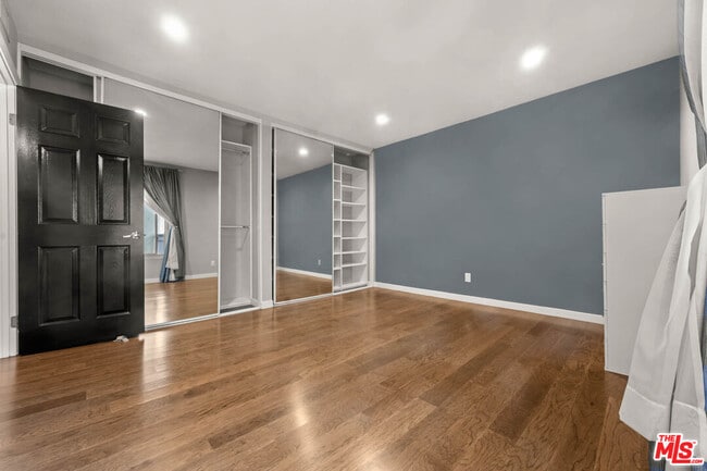 Building Photo - 141 S Clark Dr