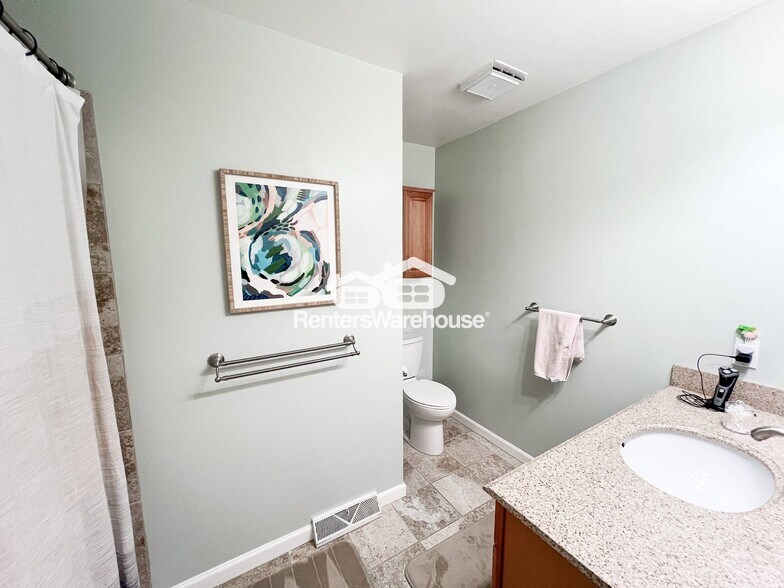 Building Photo - 13535 W Warren Cir