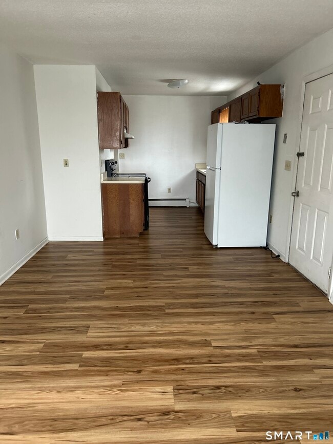 Building Photo - 66 York St