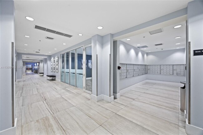 Building Photo - 1861 NW S River Dr