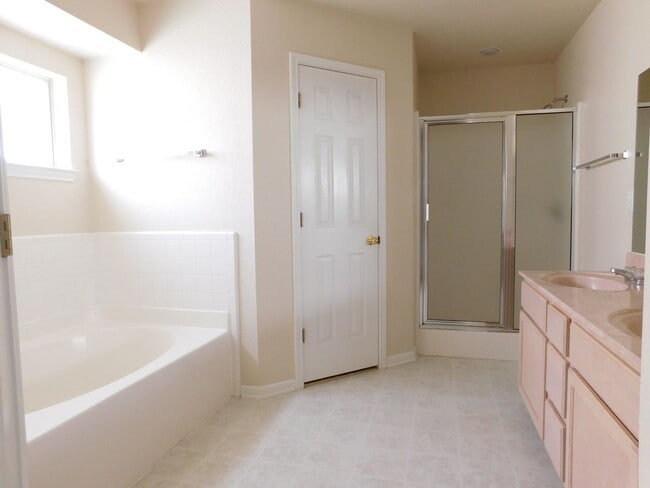 Building Photo - 1704 Granex Dr