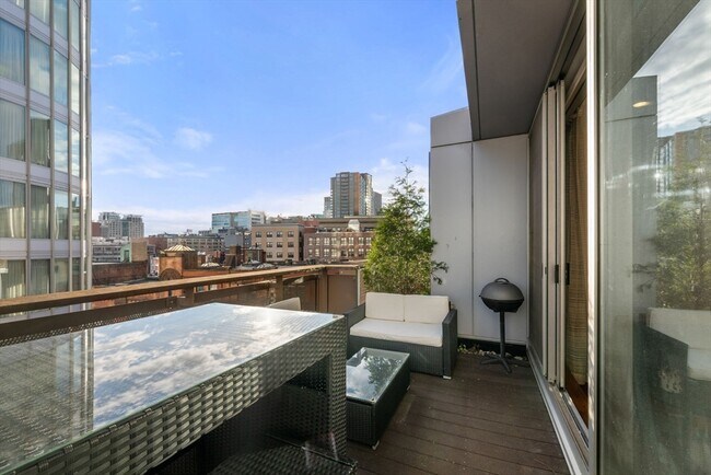 Building Photo - 88 Kingston St