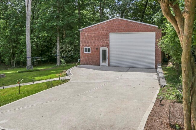 Building Photo - 5647 Queensborough Dr